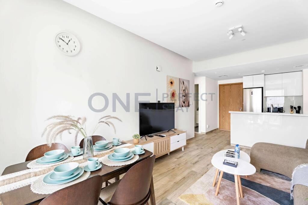 1br Stunning Views In Business Bay With Pool & Gym Apartment *