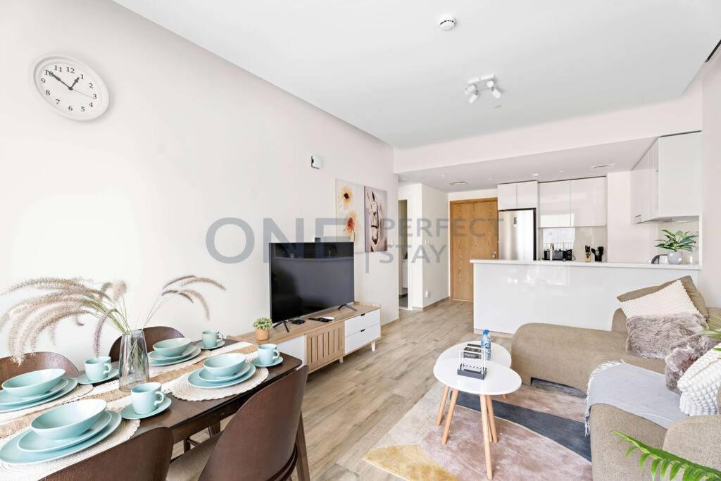 Apartment 1br Stunning Views In Business Bay With Pool & Gym