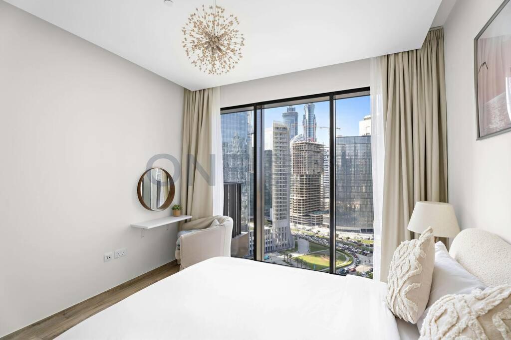1br Stunning Views In Business Bay With Pool & Gym