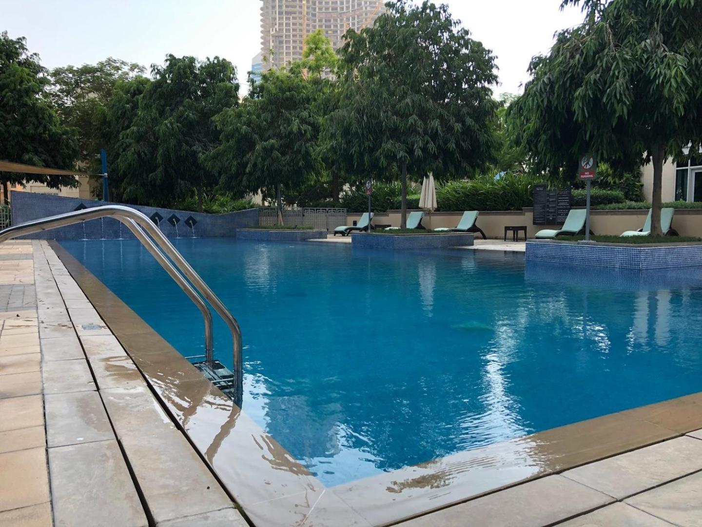 Guestready - Modern White With Fountain View * Dubai