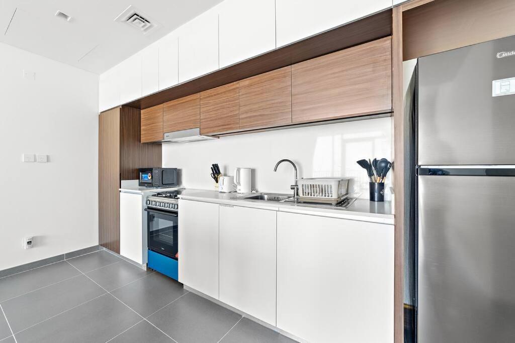 Stylish 1 Bedroom High Floor In Creek Edge