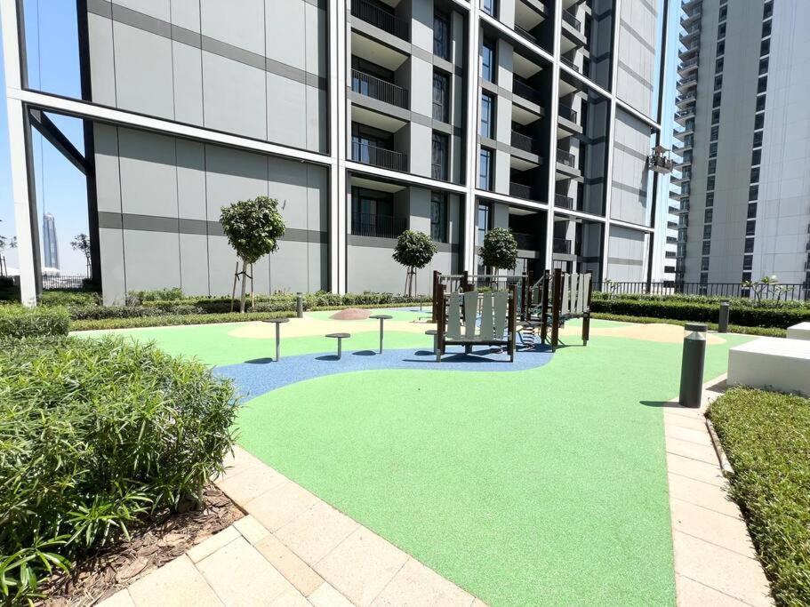 Stylish 1 Bedroom High Floor In Creek Edge