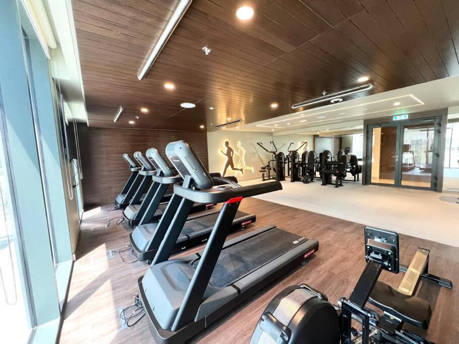 Stylish 1 Bedroom High Floor In Creek Edge Apartment *