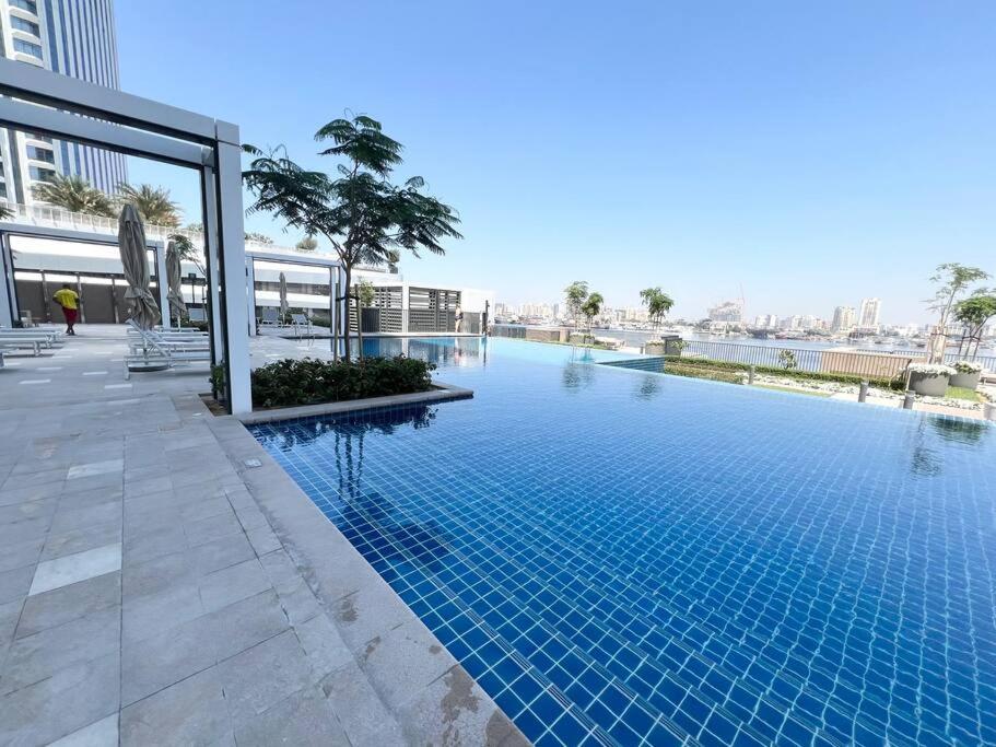 Stylish 1 Bedroom High Floor In Creek Edge