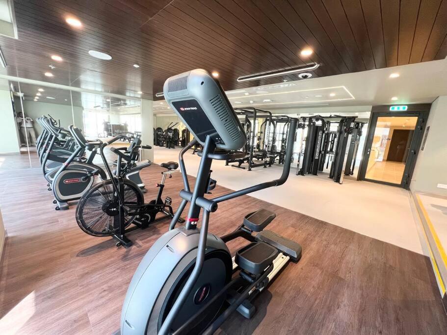 Apartment Stylish 1 Bedroom High Floor In Creek Edge