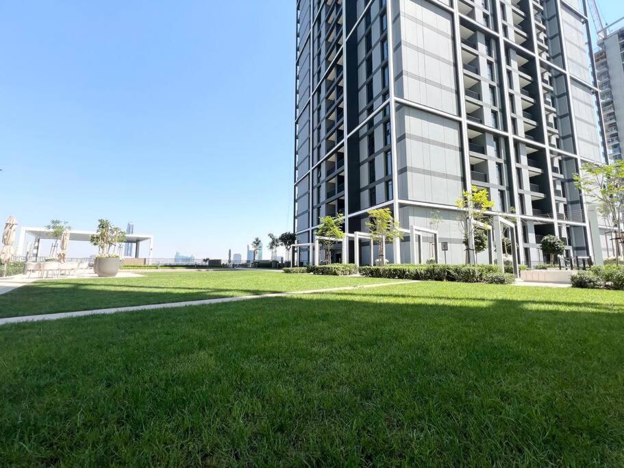 Stylish 1 Bedroom High Floor In Creek Edge *