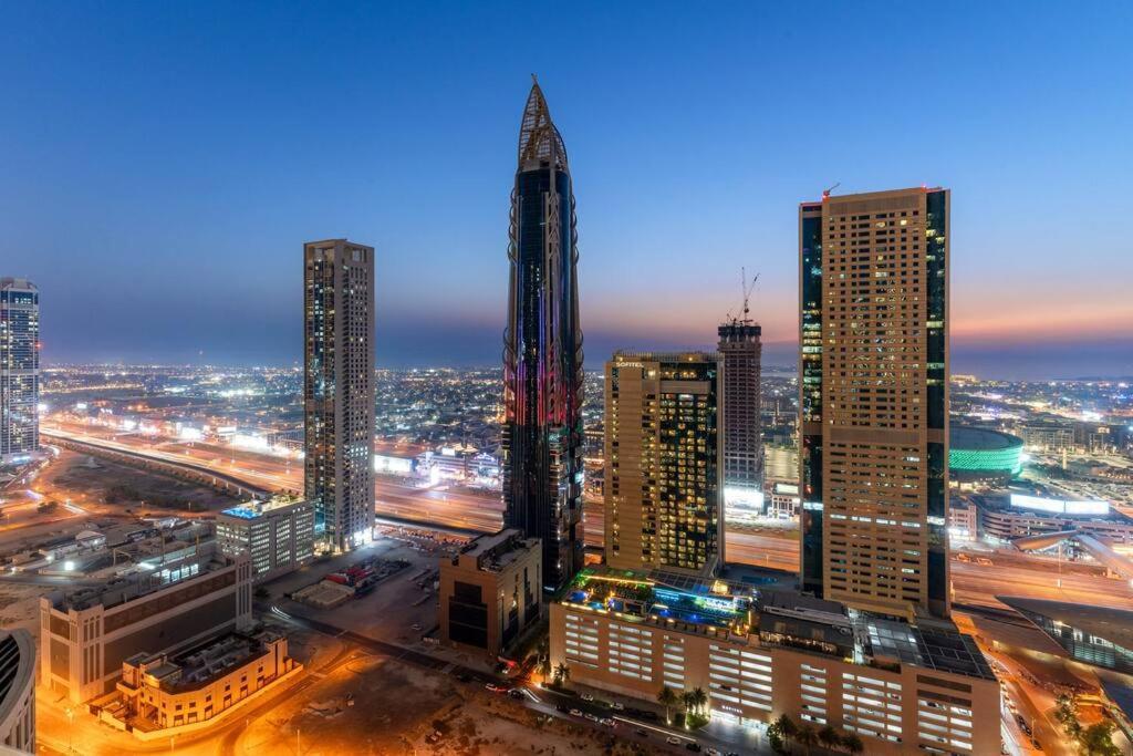 First Class 2br Chic Cityscape *