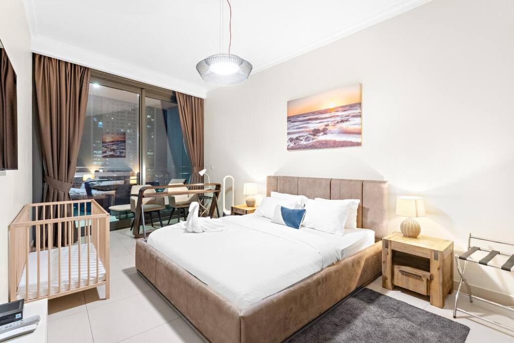 Apartment First Class 2br Chic Cityscape Dubai