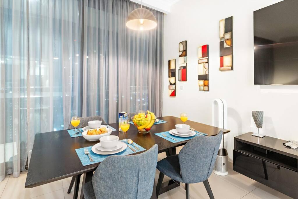 Apartment First Class 2br Chic Cityscape