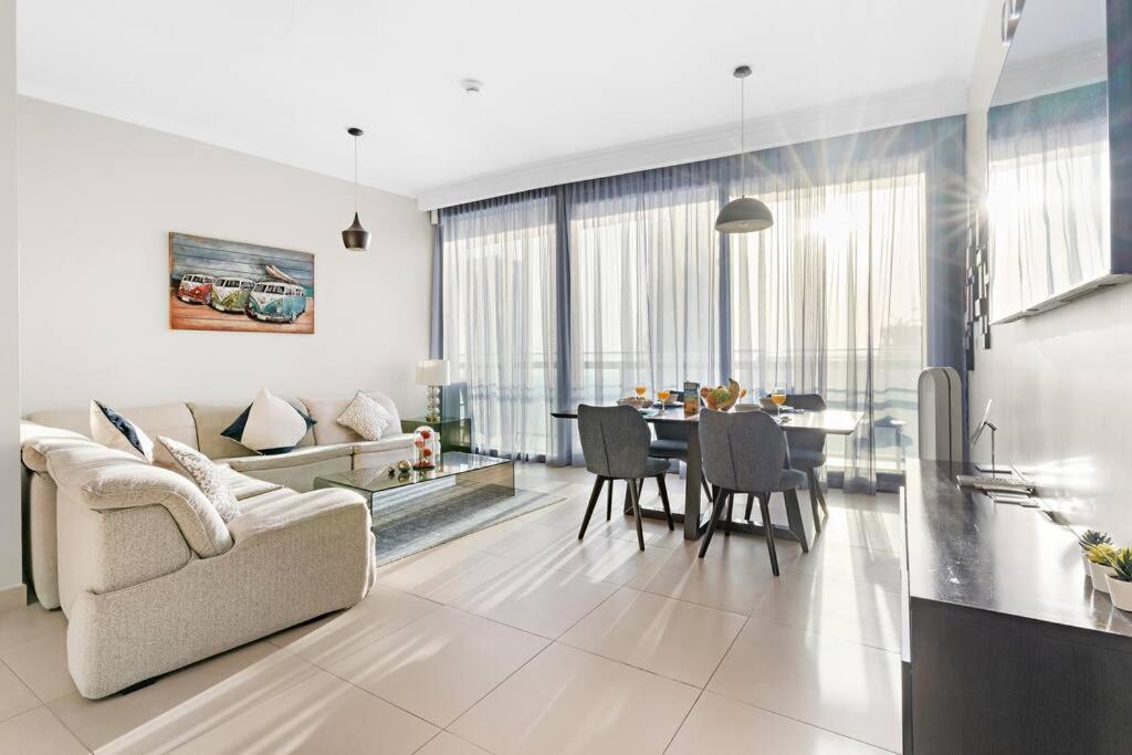 First Class 2br Chic Cityscape