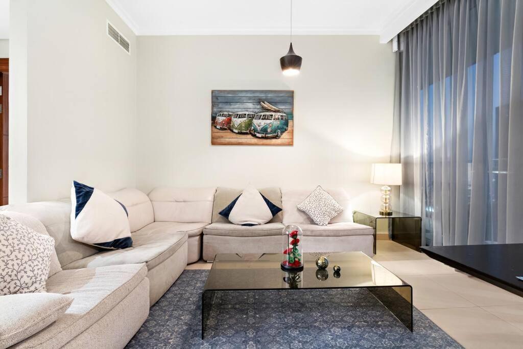 Apartment First Class 2br Chic Cityscape