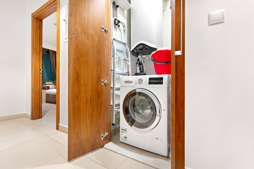 Apartment First Class 2br Chic Cityscape