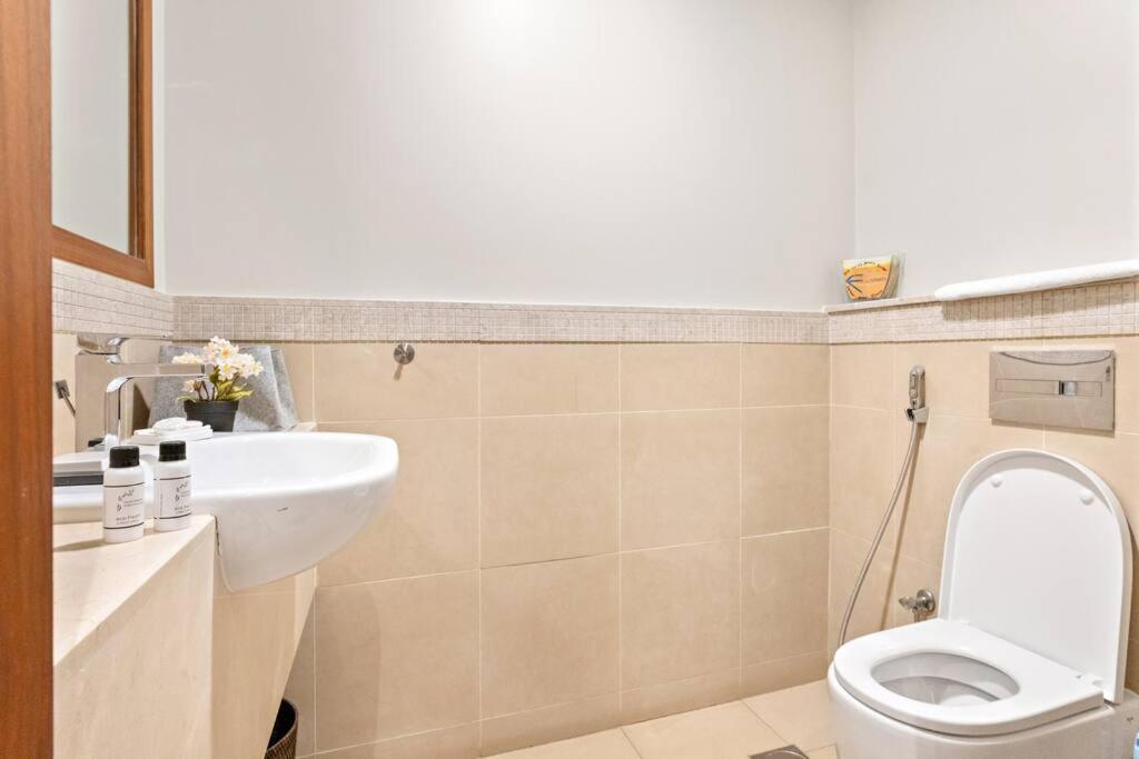 First Class 2br Chic Cityscape Apartment