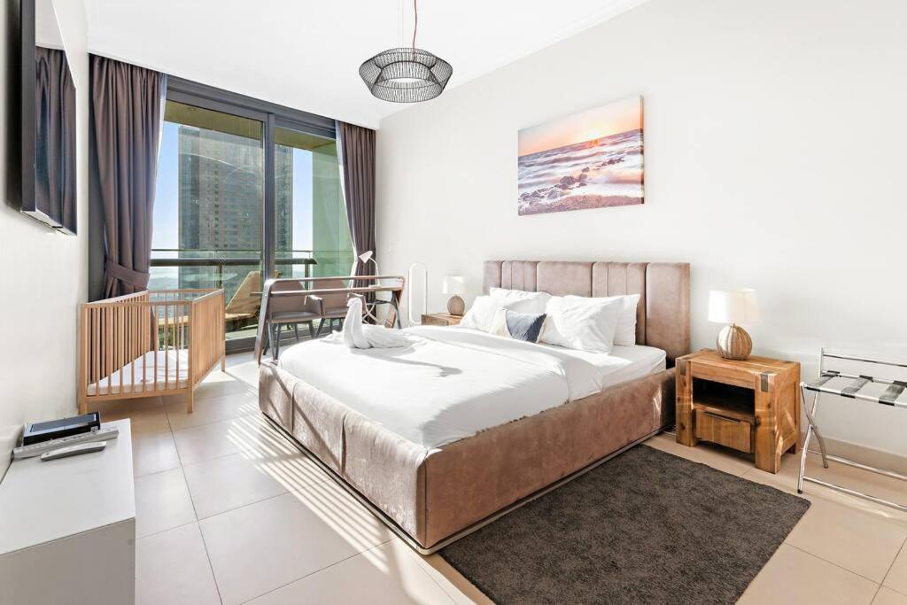 First Class 2br Chic Cityscape Apartment *