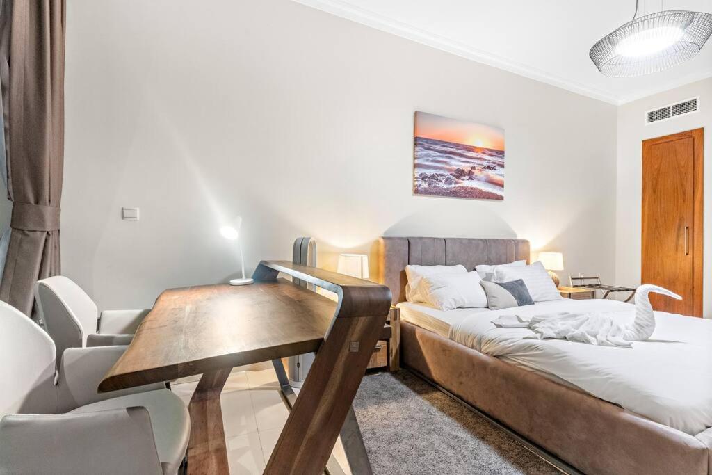 First Class 2br Chic Cityscape
