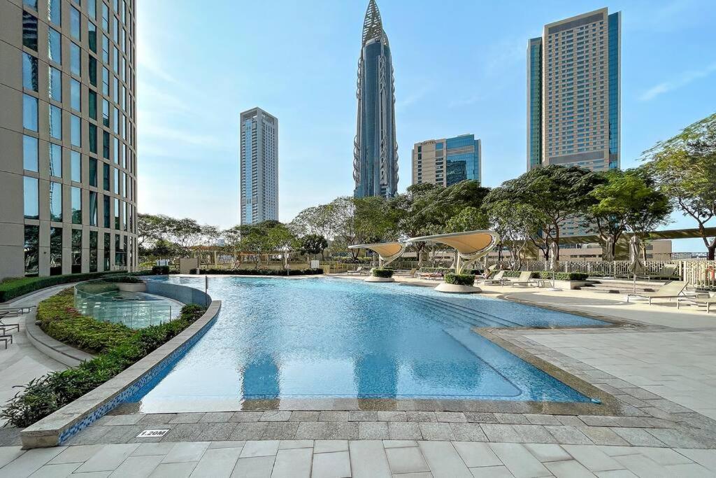 First Class 2br Chic Cityscape Apartment