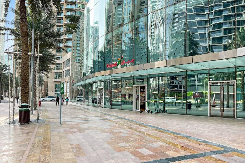 First Class 2br Chic Cityscape Apartment Dubai