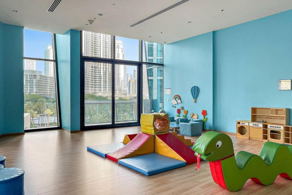 First Class 2br Chic Cityscape Apartment
