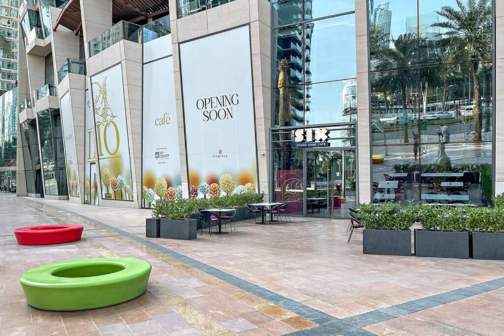 First Class 2br Chic Cityscape Apartment Dubai