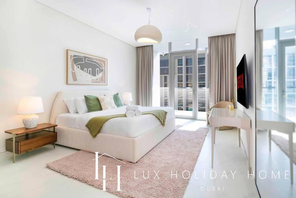 Lux The Burj View District One * Dubai