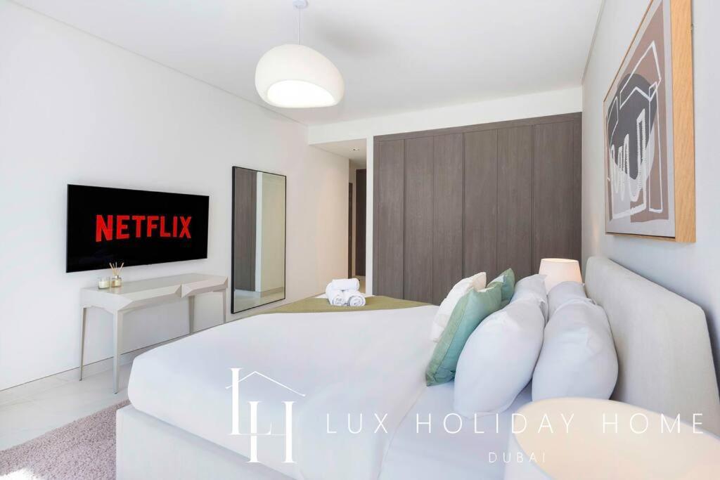 Lux The Burj View District One Apartment