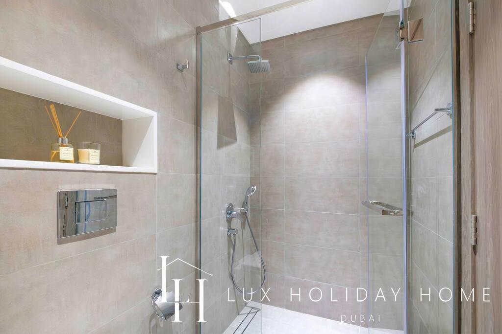 Apartment Lux The Burj View District One Dubai