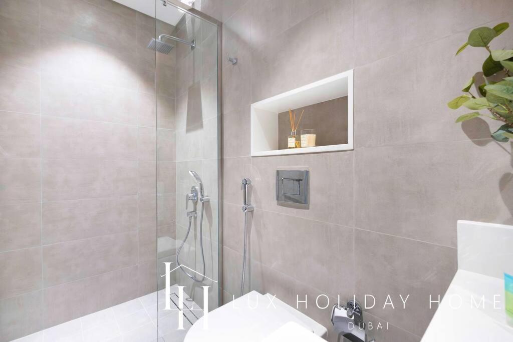 Apartment Lux The Burj View District One