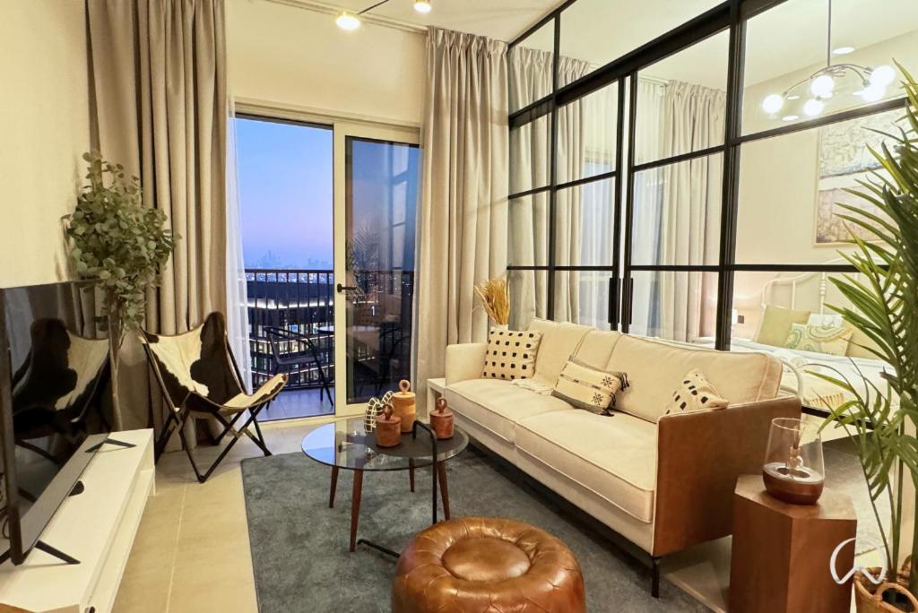 Oraya - Retreat 1br In Collective With Pool View Apartment