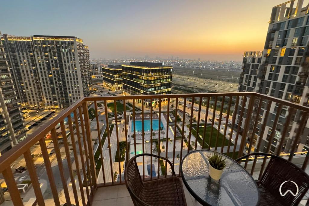Oraya - Retreat 1br In Collective With Pool View Dubai