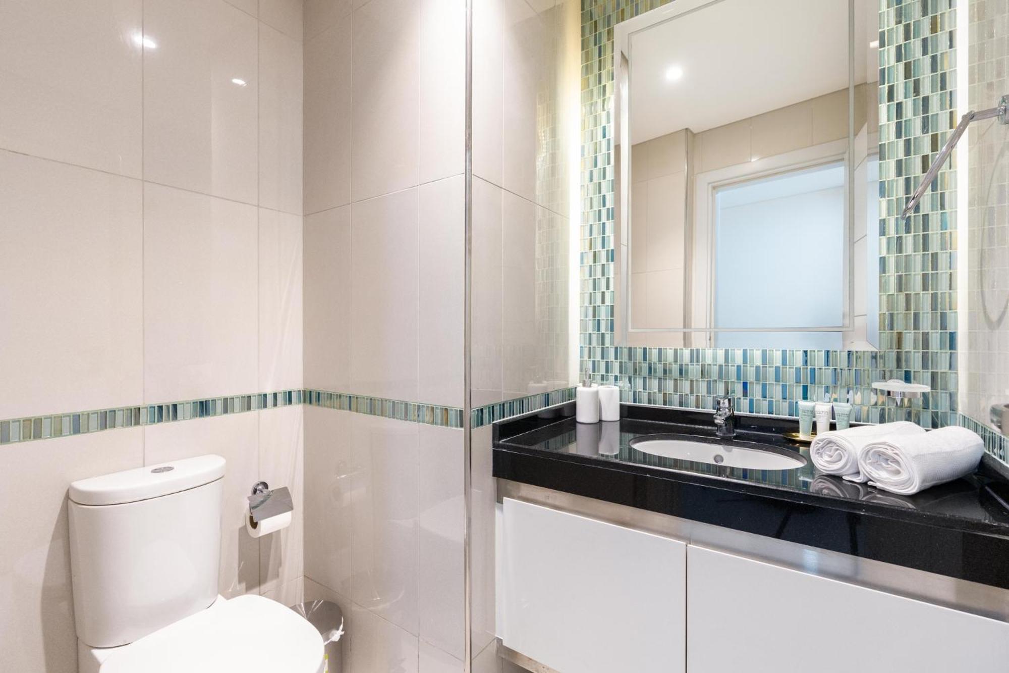 Sea View & Marina - 2br - Cityapartmentstay
