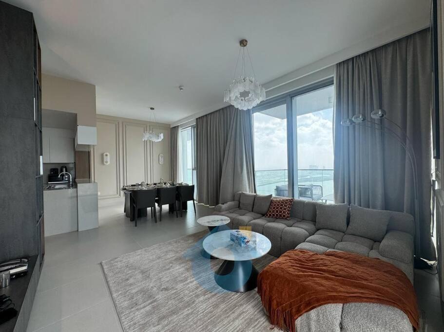 Like - 5202 Luxurious 3bhk With Stunning Views Apartment *