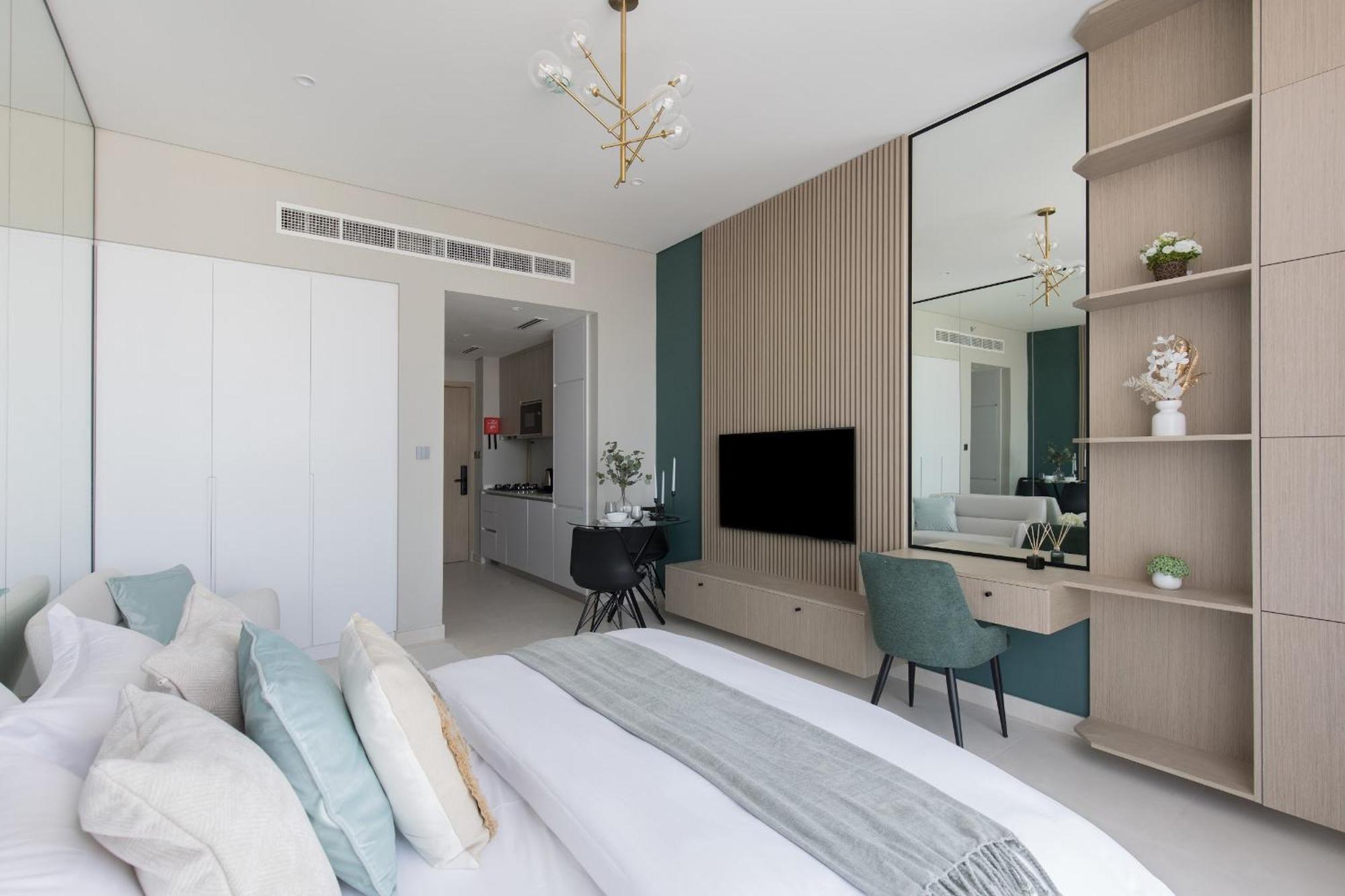 Apartment Cozy In Westwood By Imtiaz *