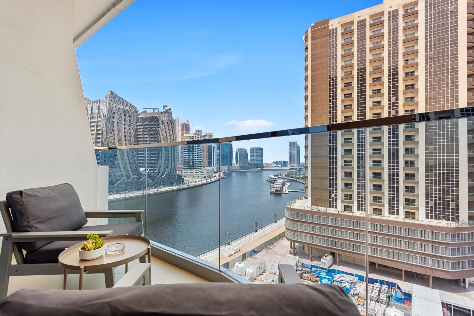 Apartment Stylish With Premium Amenities