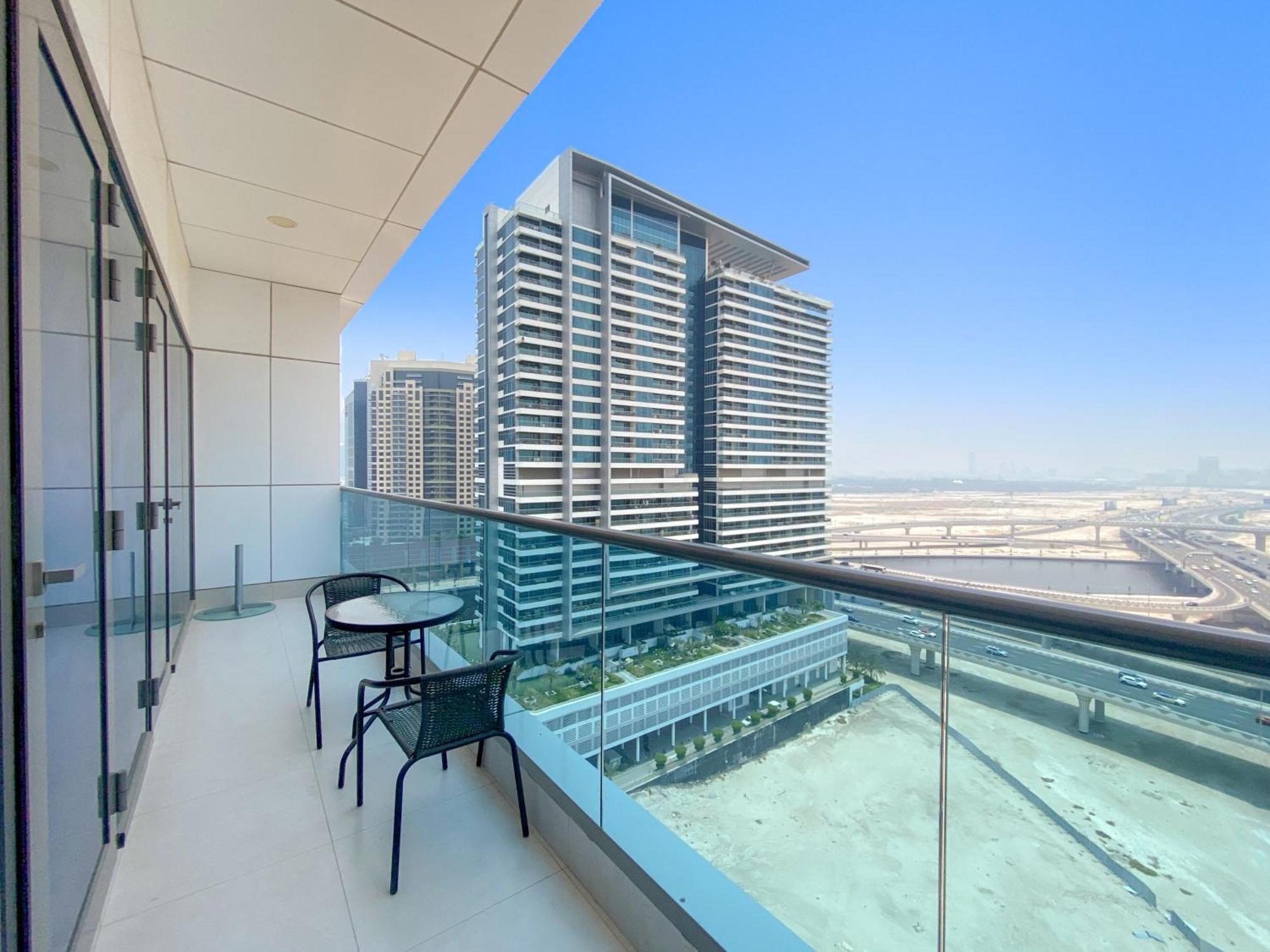 Spacious 1 Bedroom In Business Bay - Close To Downtown Apartment *