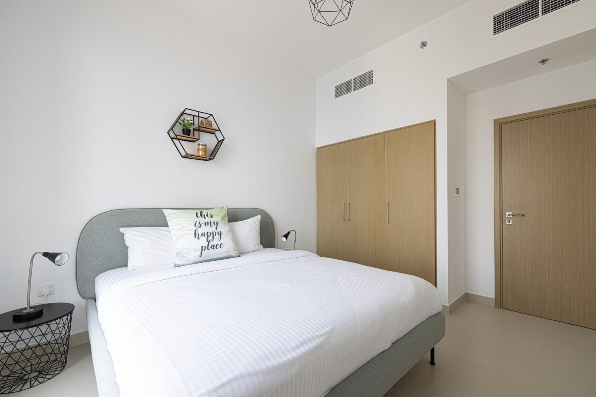 Exclusive High Floor 1br - Skyline View Apartment *