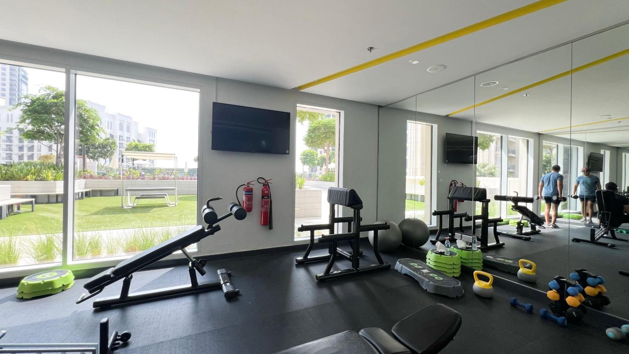 Exclusive High Floor 1br - Skyline View Apartment *