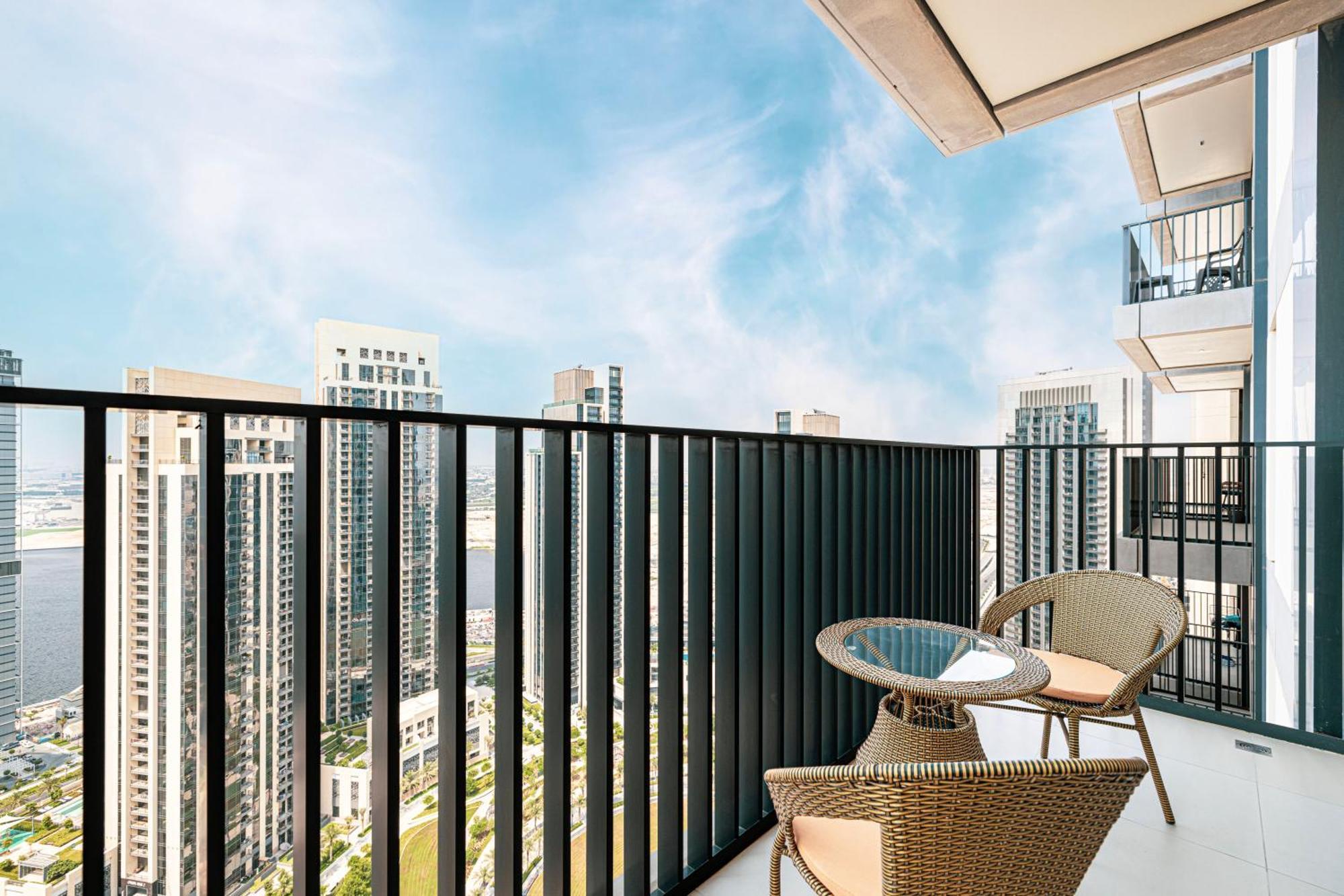 Exclusive High Floor 1br - Skyline View Apartment