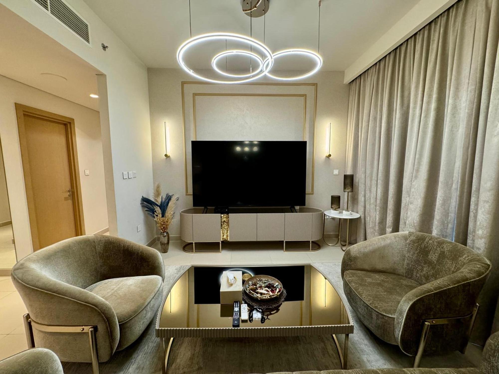 Luxurious 2 Bedroom In Creek Harbour *