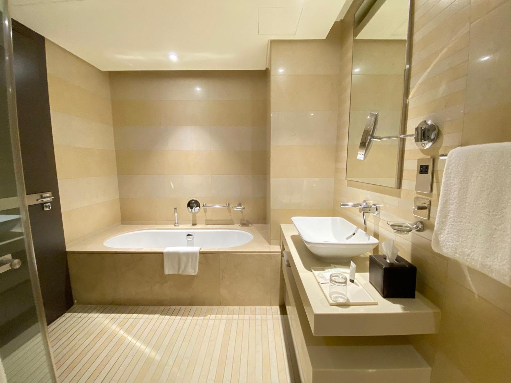Apartment Svizona Designer Spacious Studio, Hyatt Regency Creek Heights Residences Dubai