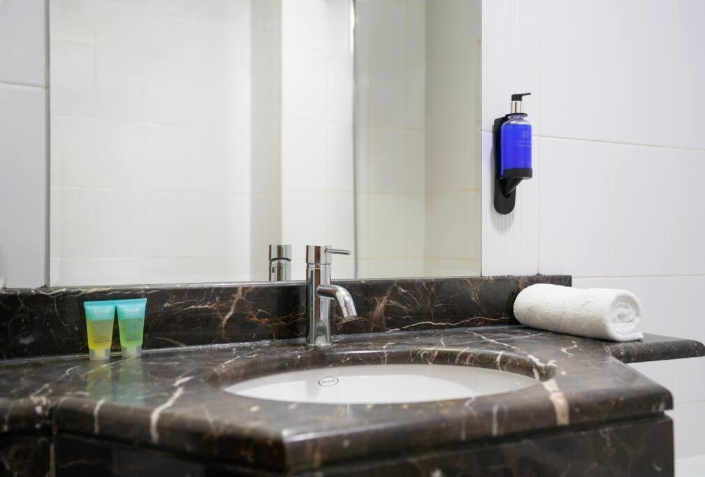 Apartment Rh - Spacious Studio, Near Mall, Downtown *