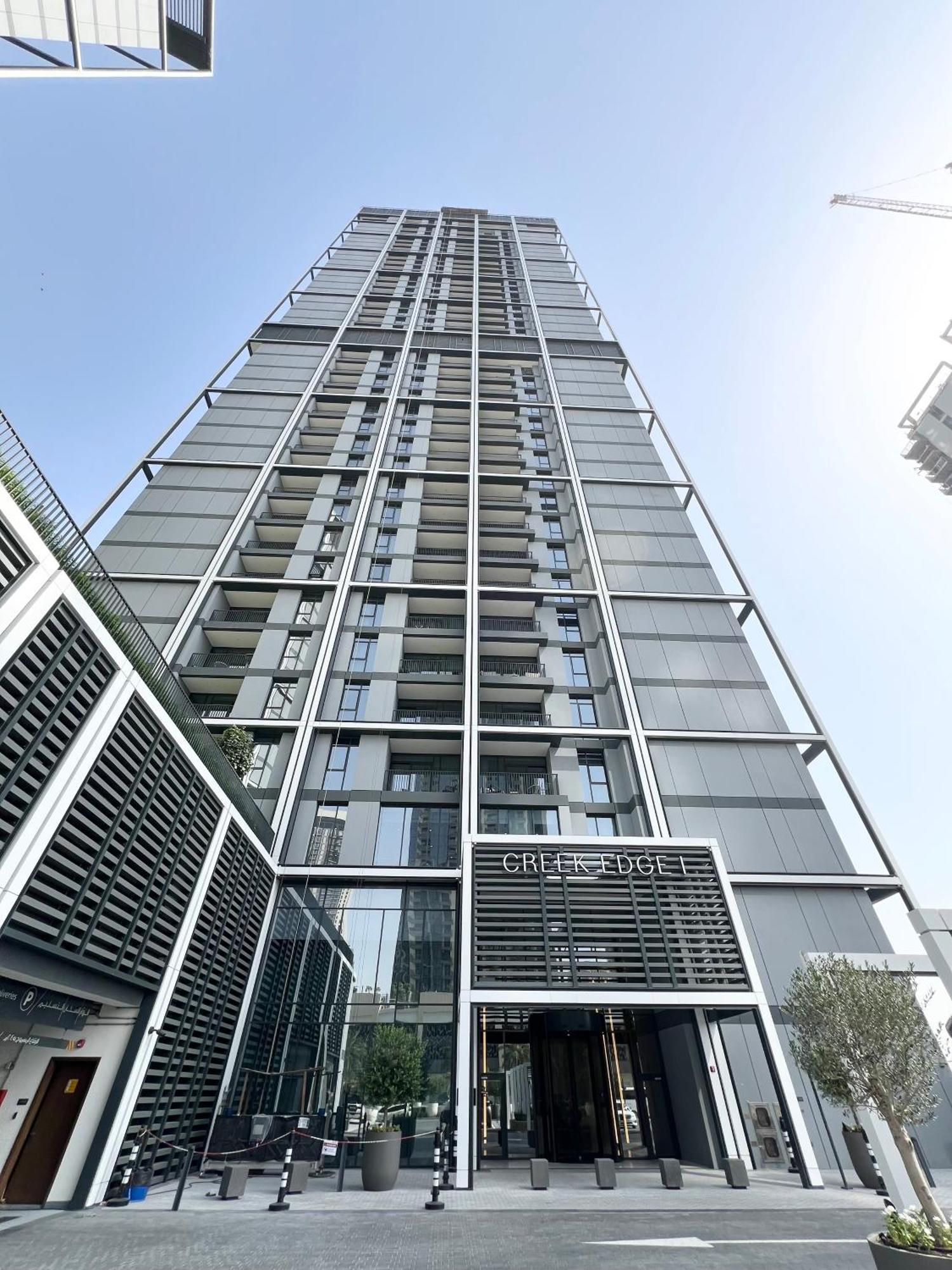 Stylish 1 Bedroom High Floor In Creek Edge *