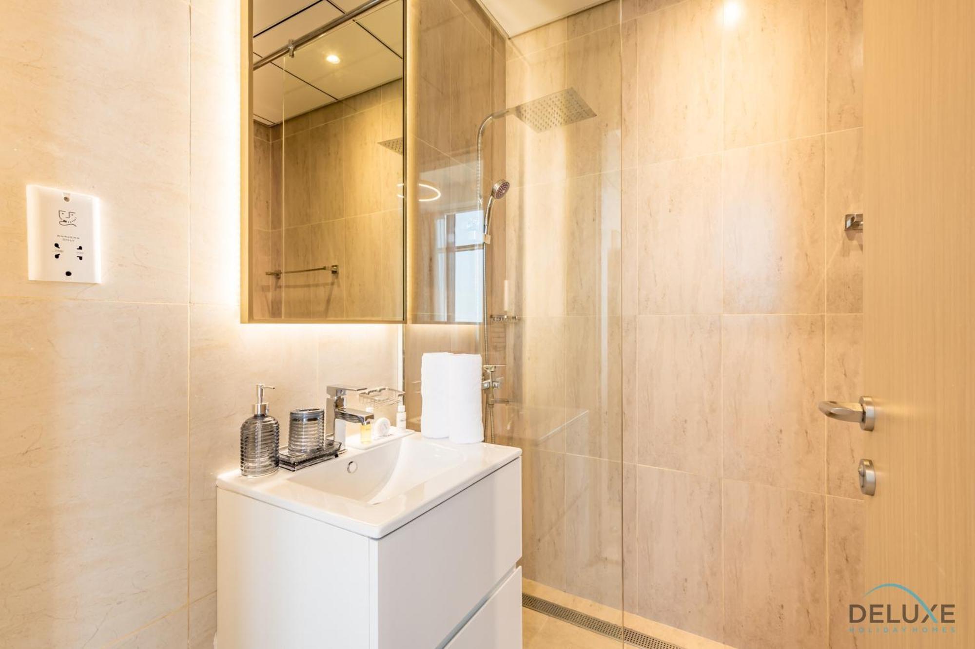 Majestic In Regina Tower, Jumeirah Village Circle By Deluxe Homes Apartment Dubai