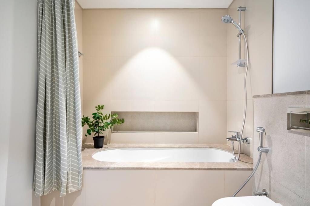 Luxury 1 Bedroom - Creek Harbour *