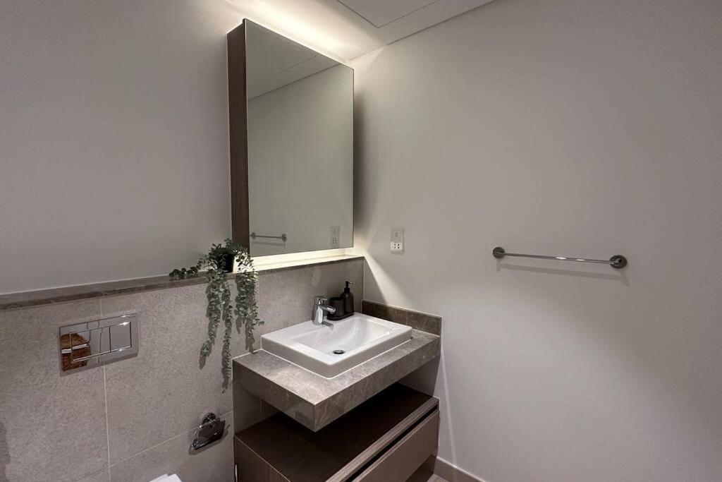 Luxury 1 Bedroom - Creek Harbour *