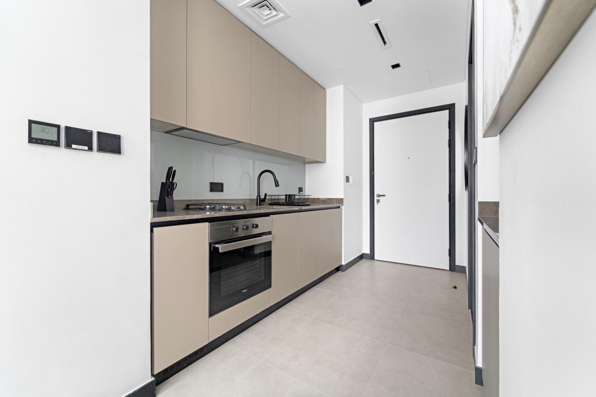Lux 15 Northside With A Pool, Gym & Canal Views Dubai