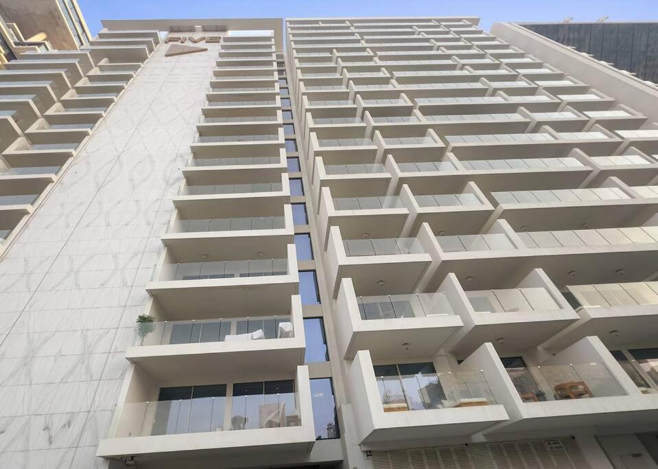 First Class 2br Palm Paradise Dubai