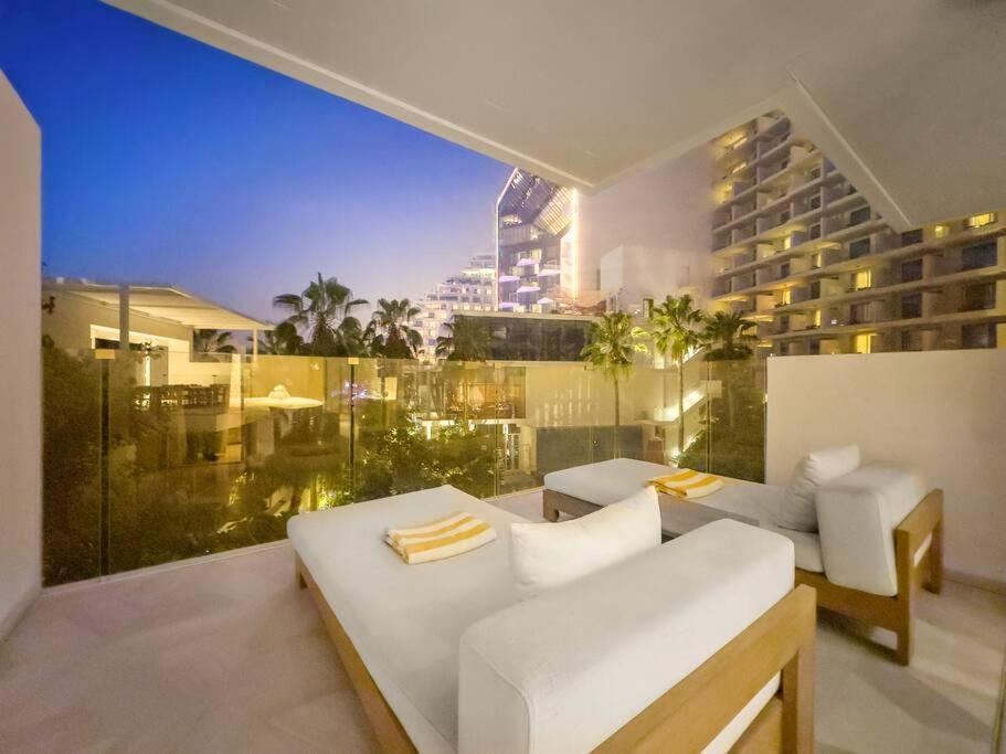 First Class 2br Palm Paradise Apartment