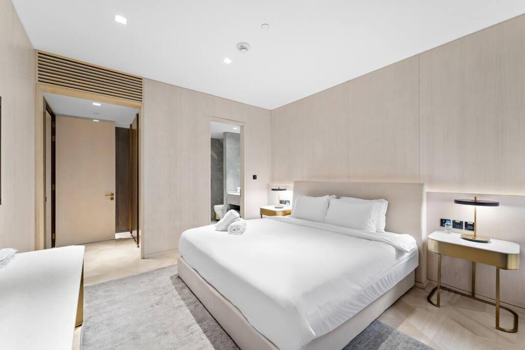 First Class 2br Palm Paradise Dubai