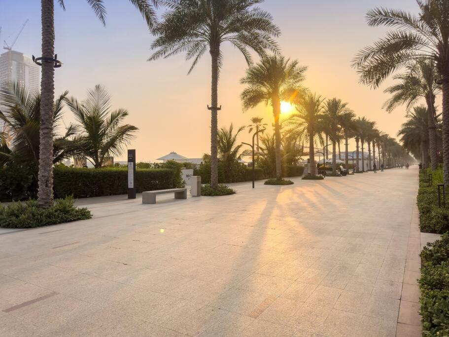 First Class 2br Palm Paradise Dubai