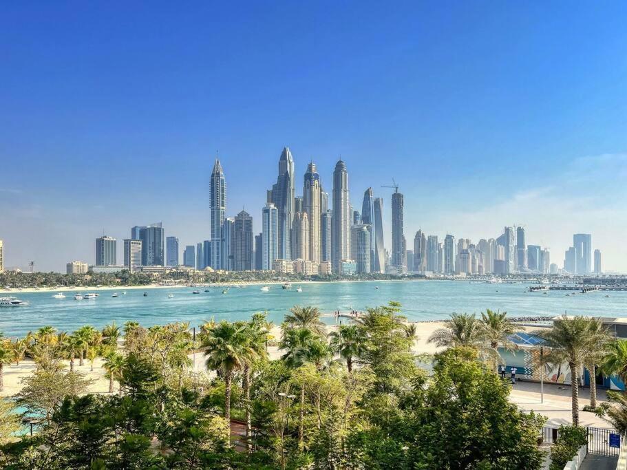 First Class 2br Palm Paradise Dubai